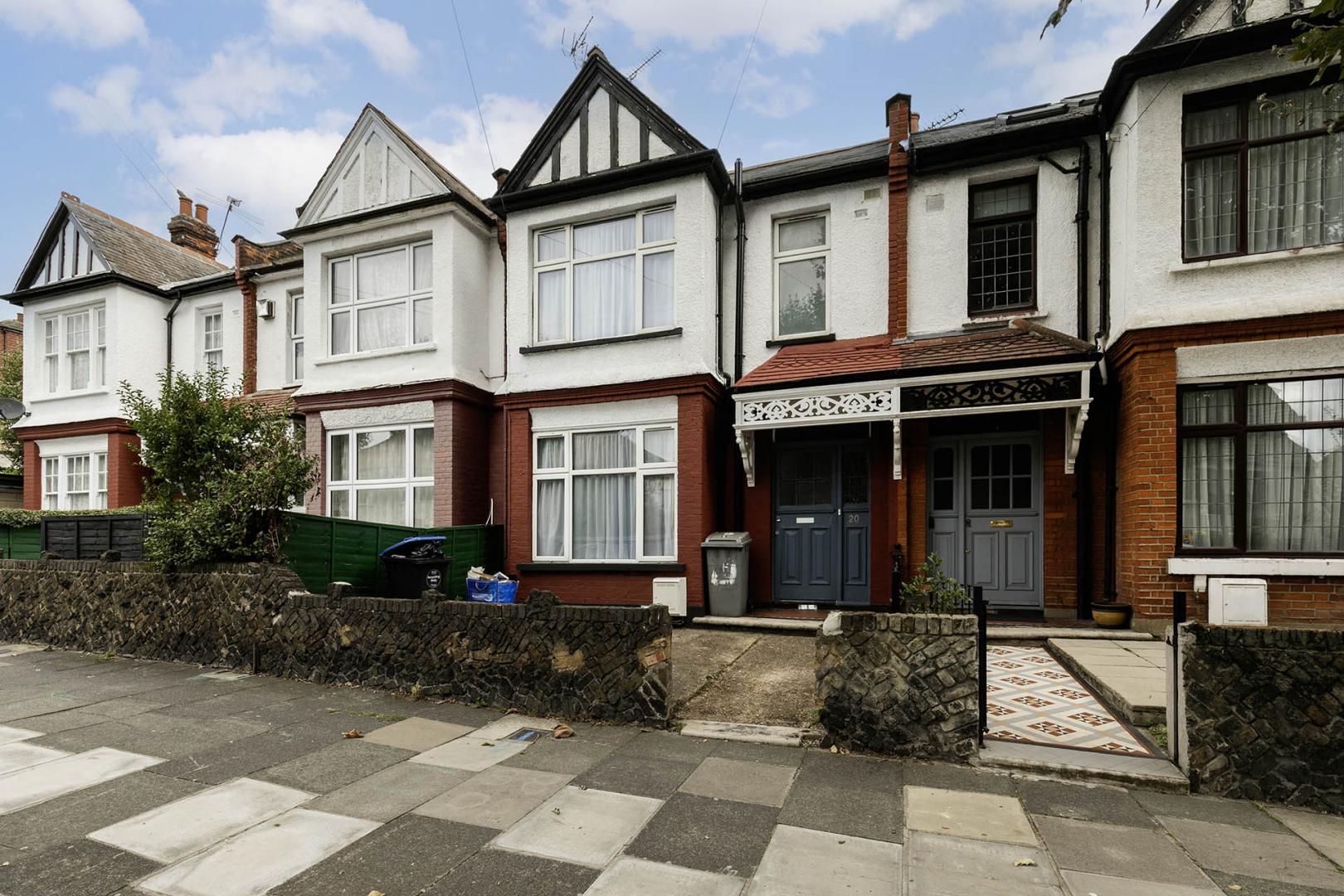 			5 Bedroom, 1 bath, 1 reception House			 Burnley Road, DOLLIS HILL